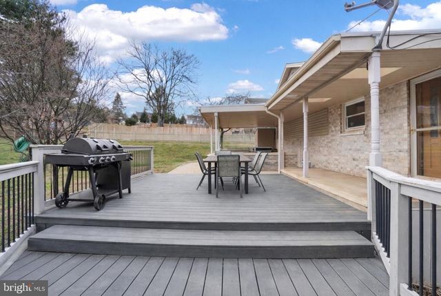 43 LYNWOOD DR, York, PA 17402