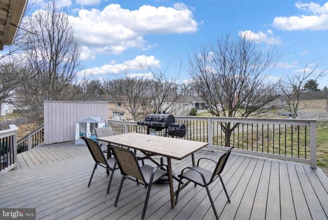 43 LYNWOOD DR, York, PA 17402