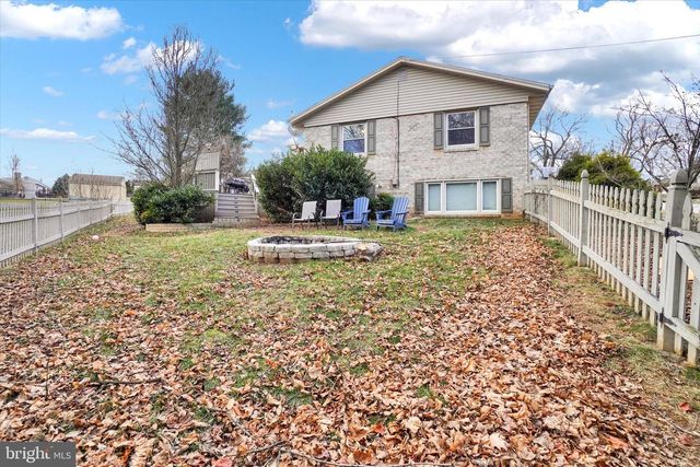 43 LYNWOOD DR, York, PA 17402