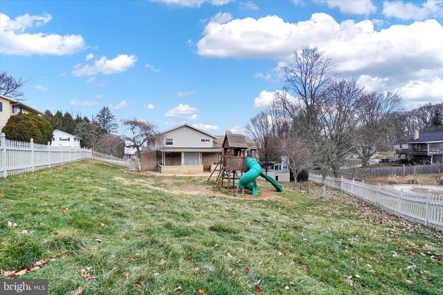 43 LYNWOOD DR, York, PA 17402