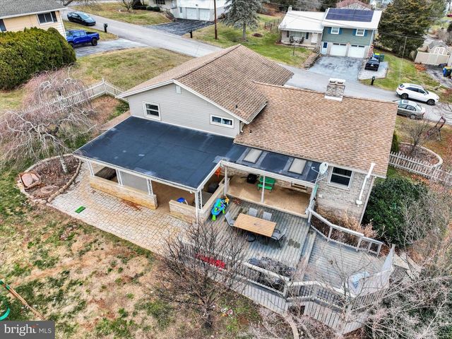 43 LYNWOOD DR, York, PA 17402