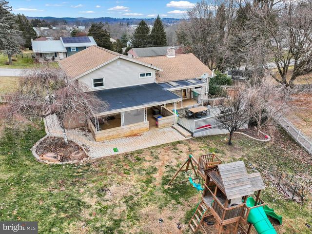 43 LYNWOOD DR, York, PA 17402