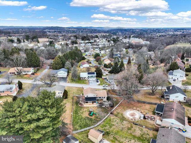 43 LYNWOOD DR, York, PA 17402