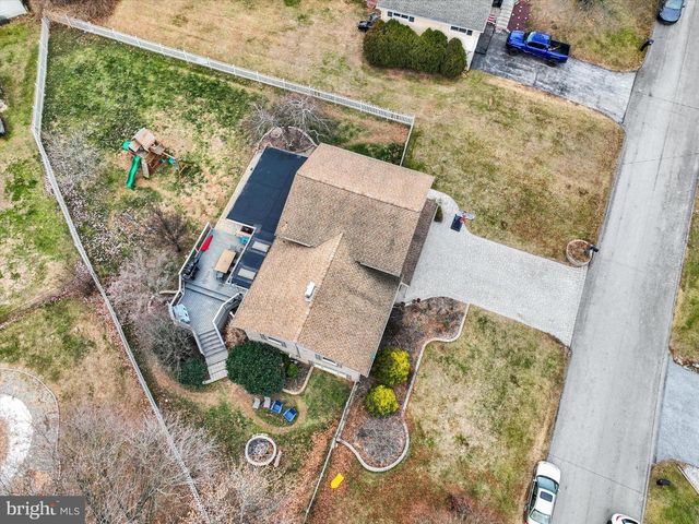 43 LYNWOOD DR, York, PA 17402