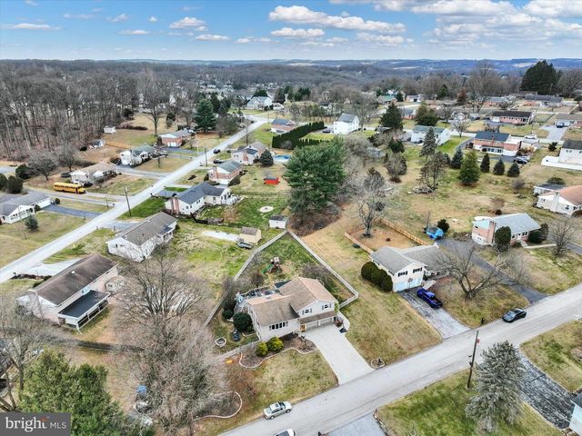 43 LYNWOOD DR, York, PA 17402