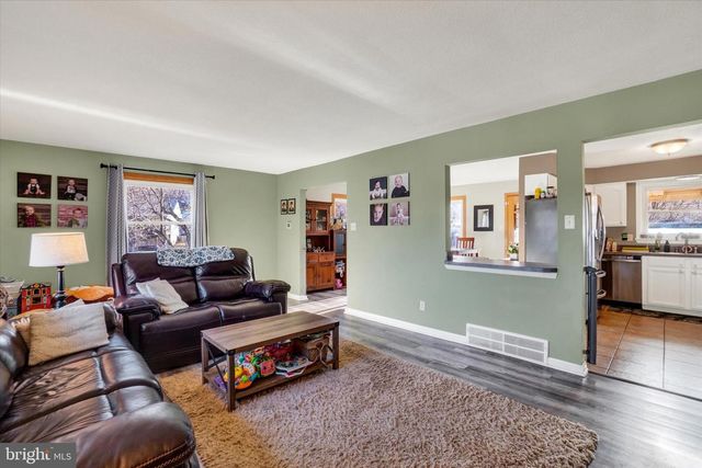 43 LYNWOOD DR, York, PA 17402