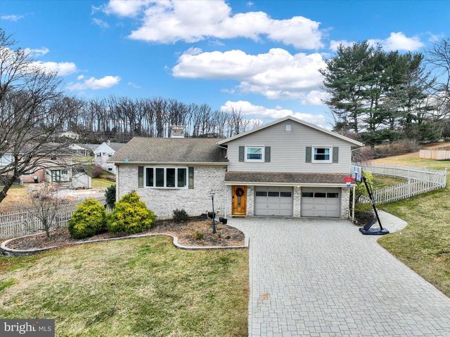 43 LYNWOOD DR, York, PA 17402