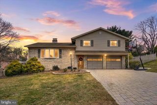 43 LYNWOOD DR, York, PA 17402