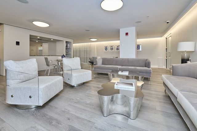 42 8th Street 2511, Boston, MA 02129