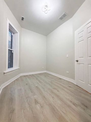 6039 S Eberhart Avenue 2, Chicago, IL 60637