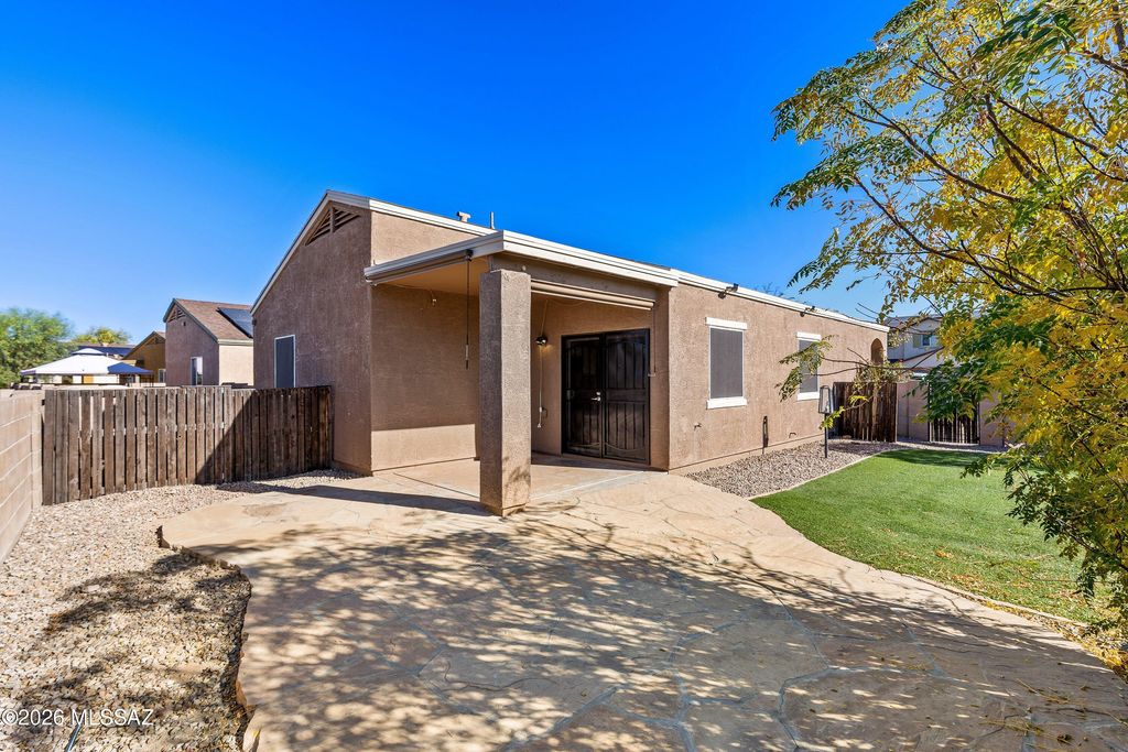7060 S Red Maids Drive, Tucson, AZ 85756