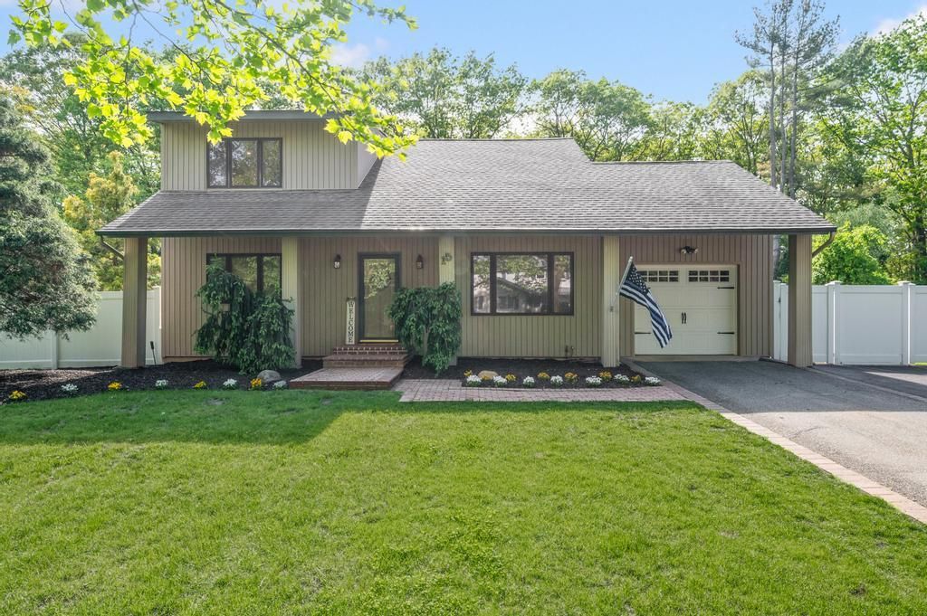 15 Patricia Lane, South Setauket, NY 11720