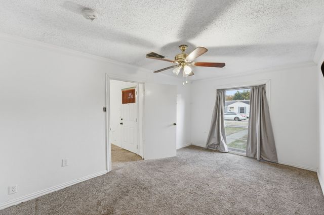 1911 Pembroke Street, Irving, TX 75060