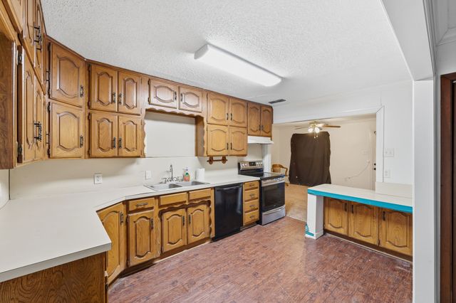 1911 Pembroke Street, Irving, TX 75060