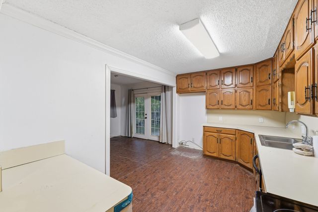 1911 Pembroke Street, Irving, TX 75060