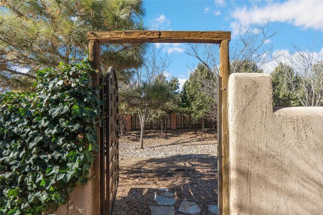 3005 Governor Lindsey Road, Santa Fe, NM 87505