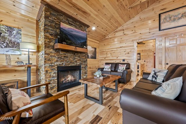 244 Forrest Loop Way, Gatlinburg, TN 37738