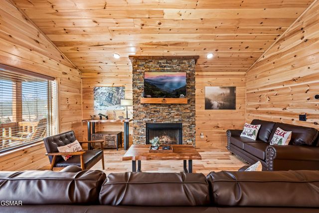 244 Forrest Loop Way, Gatlinburg, TN 37738