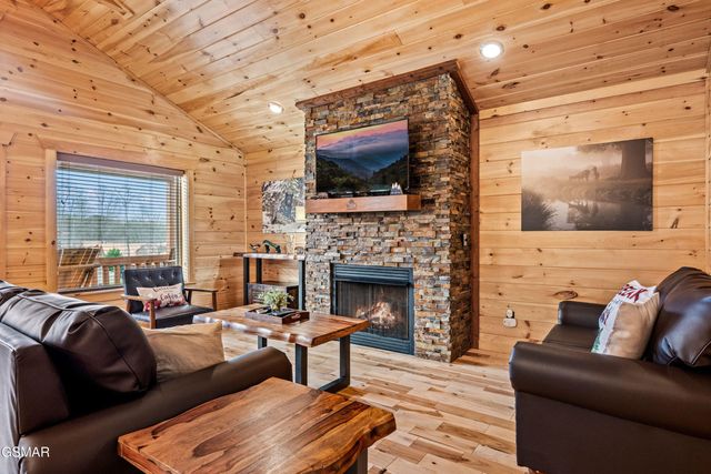 244 Forrest Loop Way, Gatlinburg, TN 37738