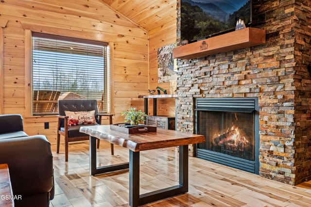 244 Forrest Loop Way, Gatlinburg, TN 37738