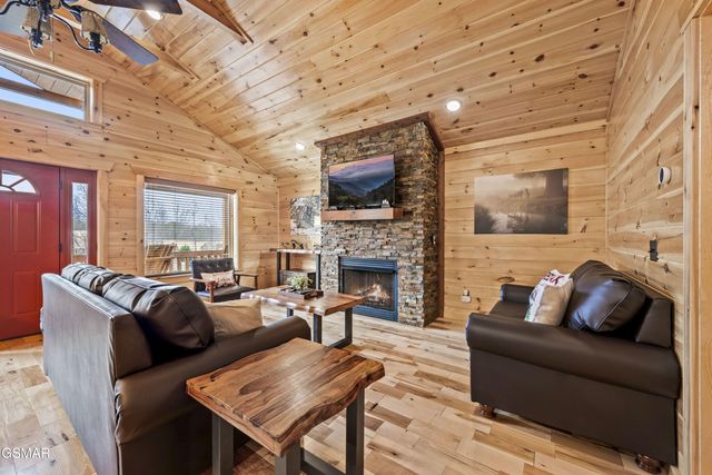244 Forrest Loop Way, Gatlinburg, TN 37738