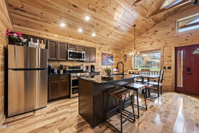 244 Forrest Loop Way, Gatlinburg, TN 37738