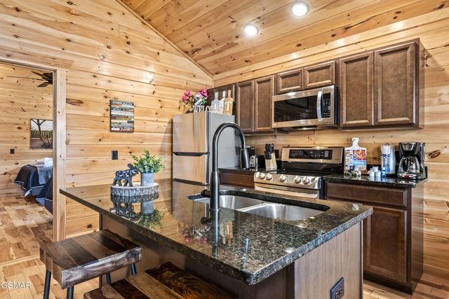 244 Forrest Loop Way, Gatlinburg, TN 37738