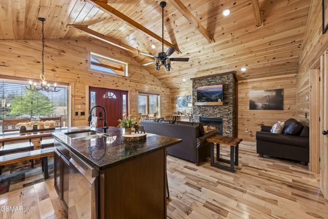 244 Forrest Loop Way, Gatlinburg, TN 37738
