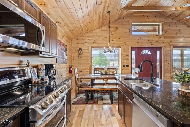 244 Forrest Loop Way, Gatlinburg, TN 37738