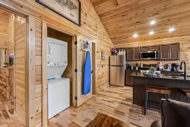 244 Forrest Loop Way, Gatlinburg, TN 37738