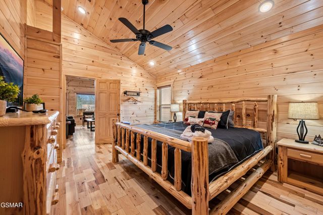 244 Forrest Loop Way, Gatlinburg, TN 37738