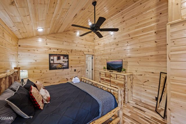 244 Forrest Loop Way, Gatlinburg, TN 37738