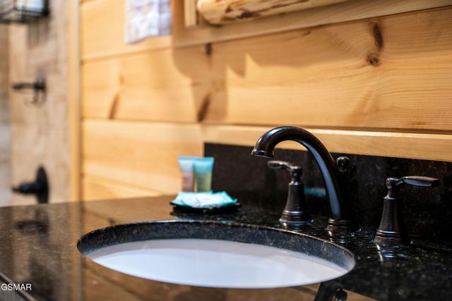 244 Forrest Loop Way, Gatlinburg, TN 37738