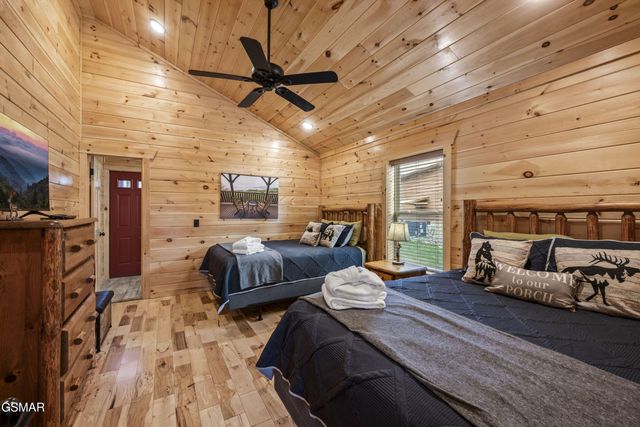 244 Forrest Loop Way, Gatlinburg, TN 37738