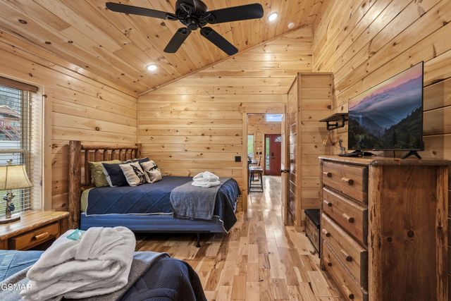 244 Forrest Loop Way, Gatlinburg, TN 37738