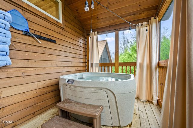 244 Forrest Loop Way, Gatlinburg, TN 37738