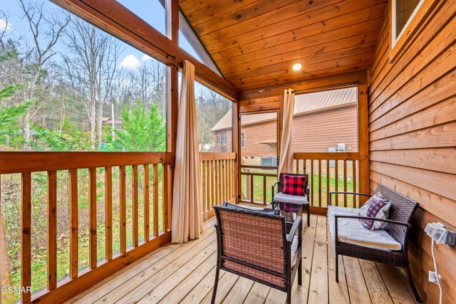 244 Forrest Loop Way, Gatlinburg, TN 37738
