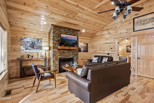 244 Forrest Loop Way, Gatlinburg, TN 37738