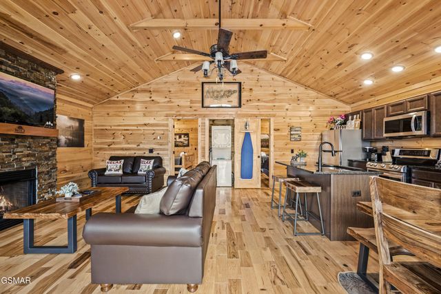 244 Forrest Loop Way, Gatlinburg, TN 37738
