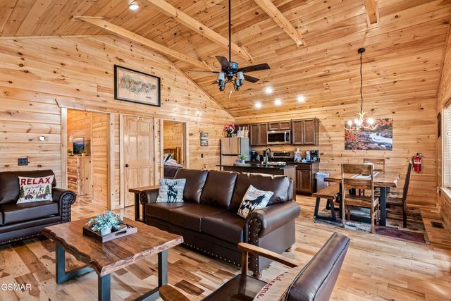 244 Forrest Loop Way, Gatlinburg, TN 37738