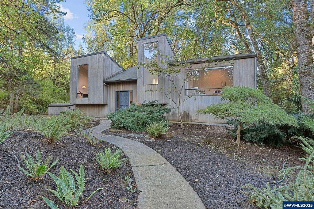 4298 River Rd S, Salem, OR 97302