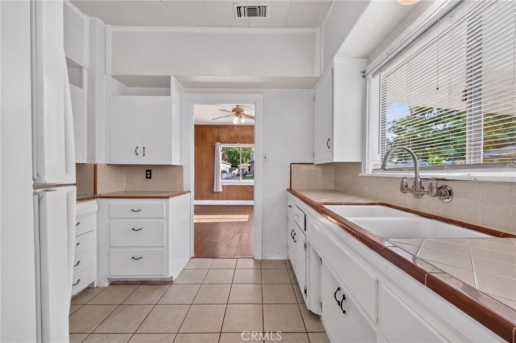 Image 15 of property listing at 4637 Sierra Street, Riverside, CA 92504