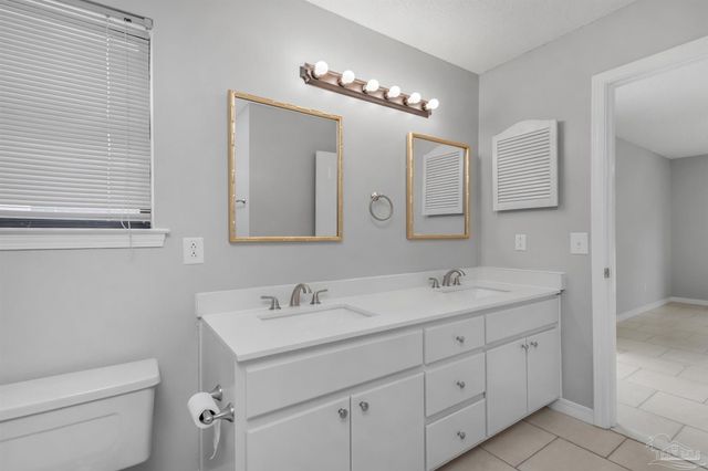 3868 Mariners Dr, Gulf Breeze, FL 32563