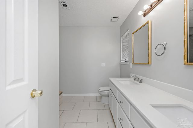3868 Mariners Dr, Gulf Breeze, FL 32563
