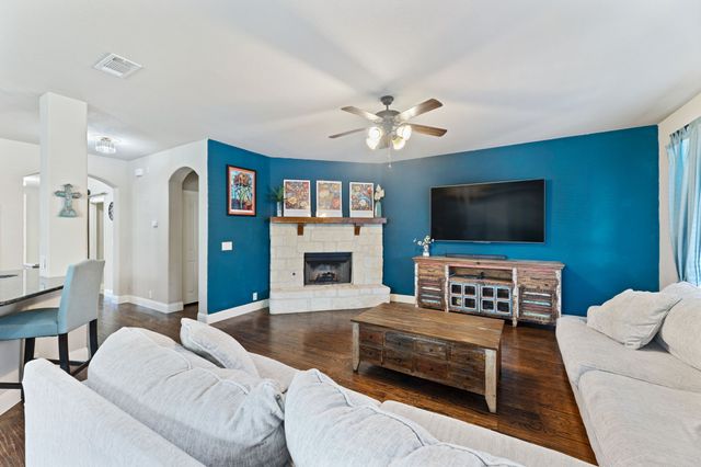 724 Marietta Lane, Aubrey, TX 76227