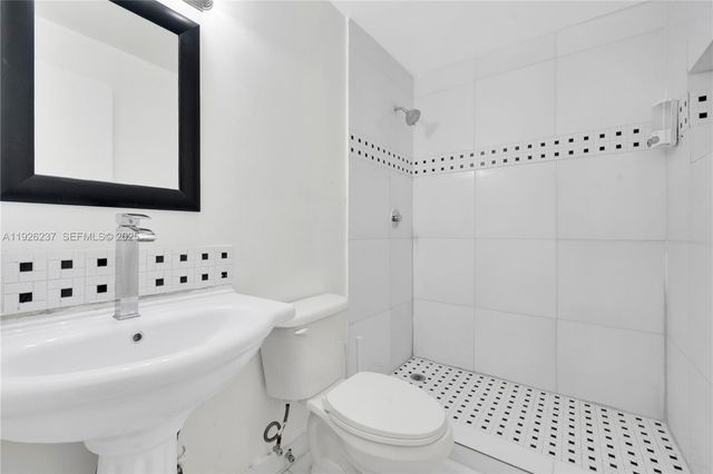 963 SW 6th St 2, Miami, FL 33130