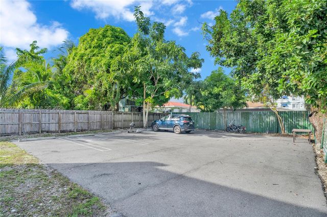 963 SW 6th St 2, Miami, FL 33130