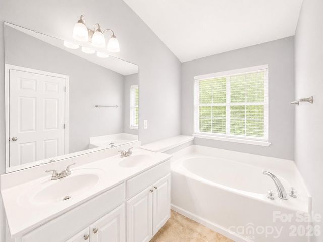 9815 Treeside Lane, Matthews, NC 28105