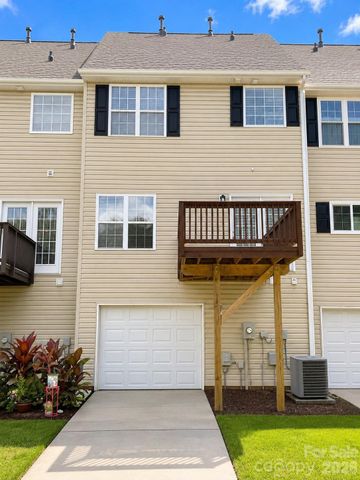 9815 Treeside Lane, Matthews, NC 28105
