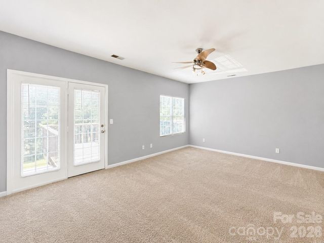 9815 Treeside Lane, Matthews, NC 28105